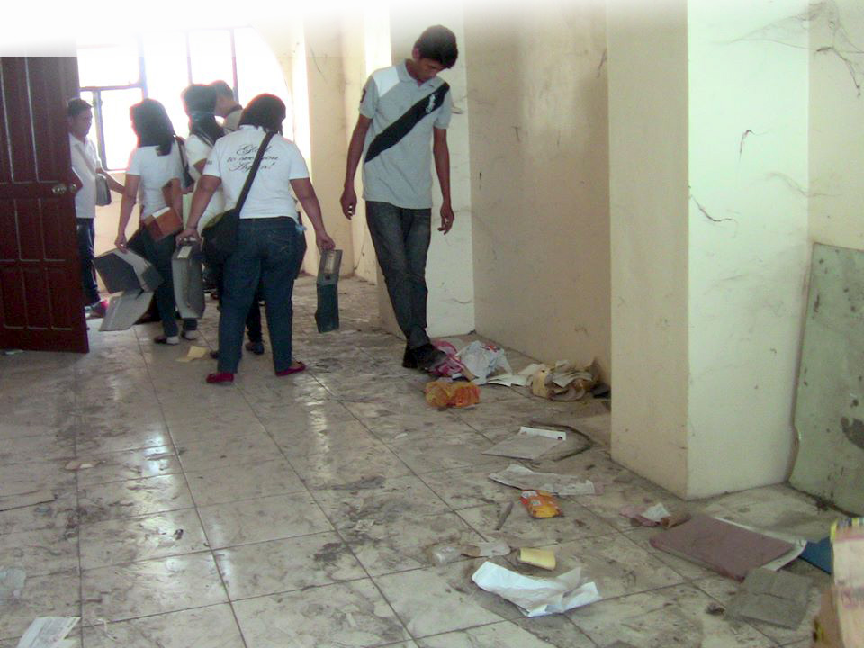 CLEANING UP THE MESS - The first lady mayor of Tarlac City has a big task ahead, cleaning up the mess at the City Hall and the entire city. This photo, taken on July and posted on Facebook shows the Mayor’s team cleaning up the literal mess left by the employees of the previous administration.